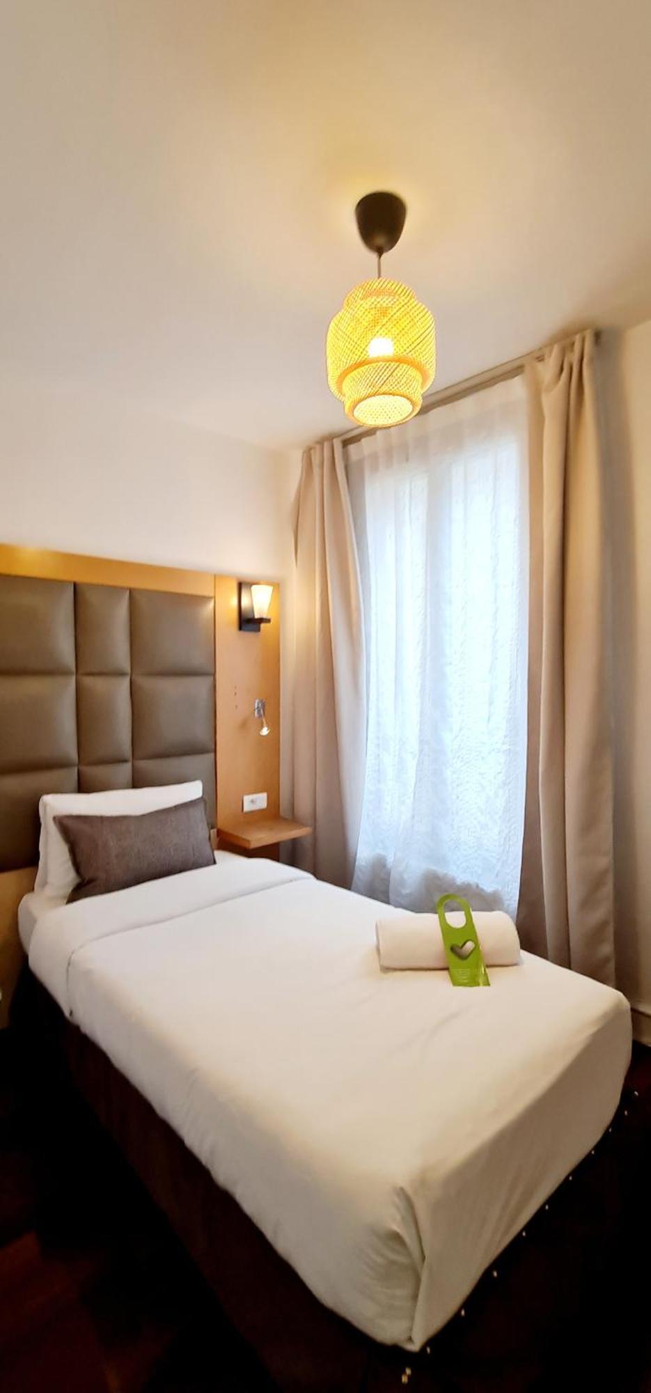 Hotel De France 18 Париж Экстерьер фото