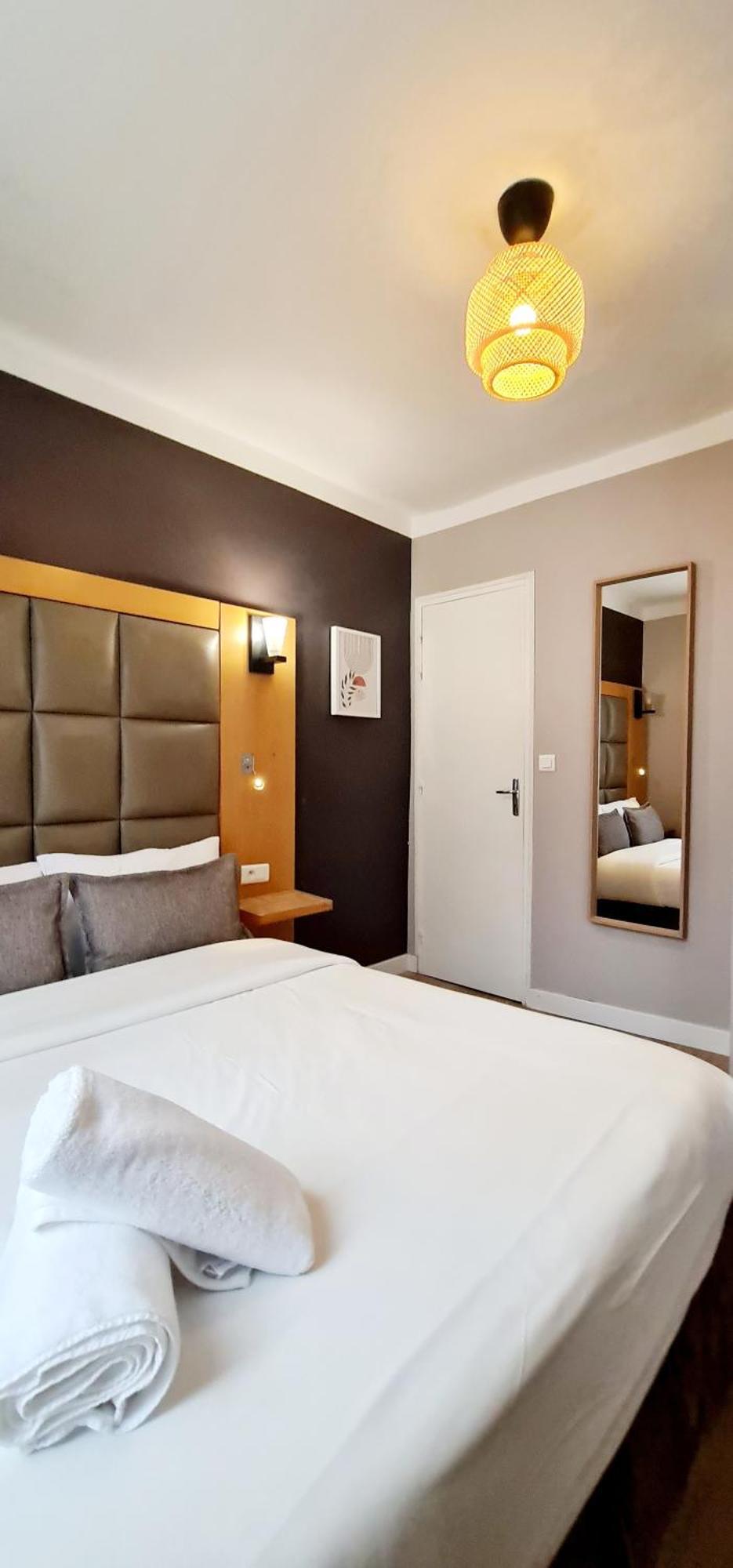 Hotel De France 18 Париж Экстерьер фото