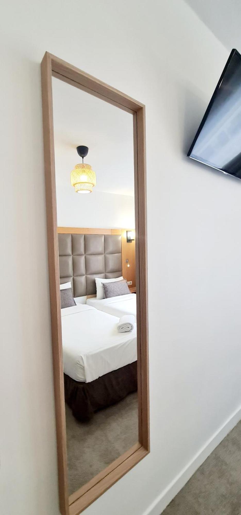 Hotel De France 18 Париж Экстерьер фото