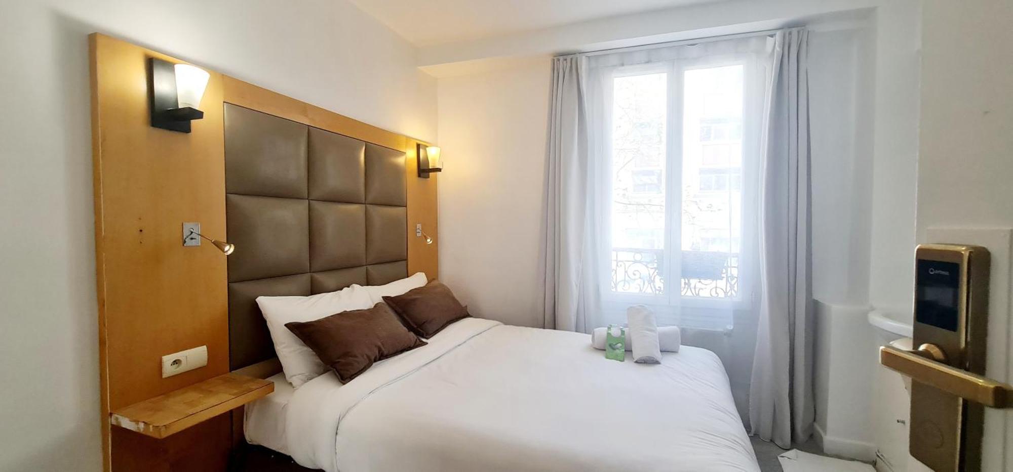 Hotel De France 18 Париж Экстерьер фото