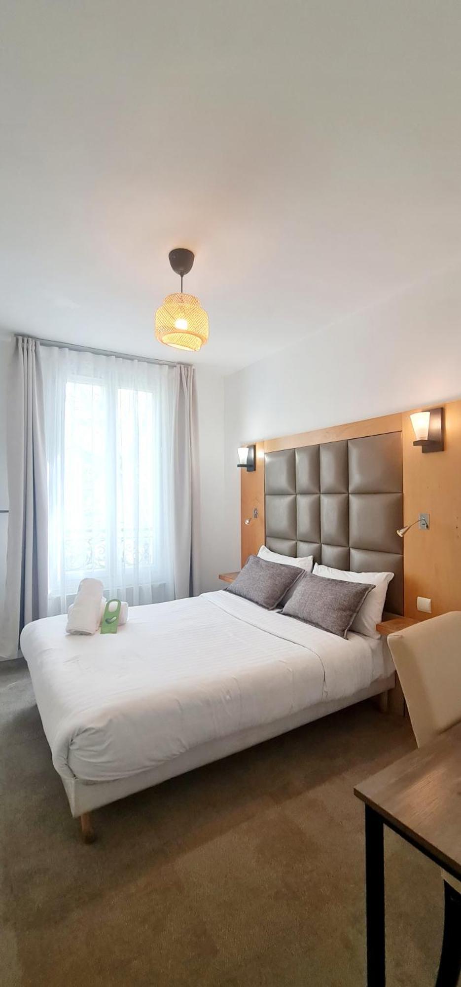Hotel De France 18 Париж Экстерьер фото
